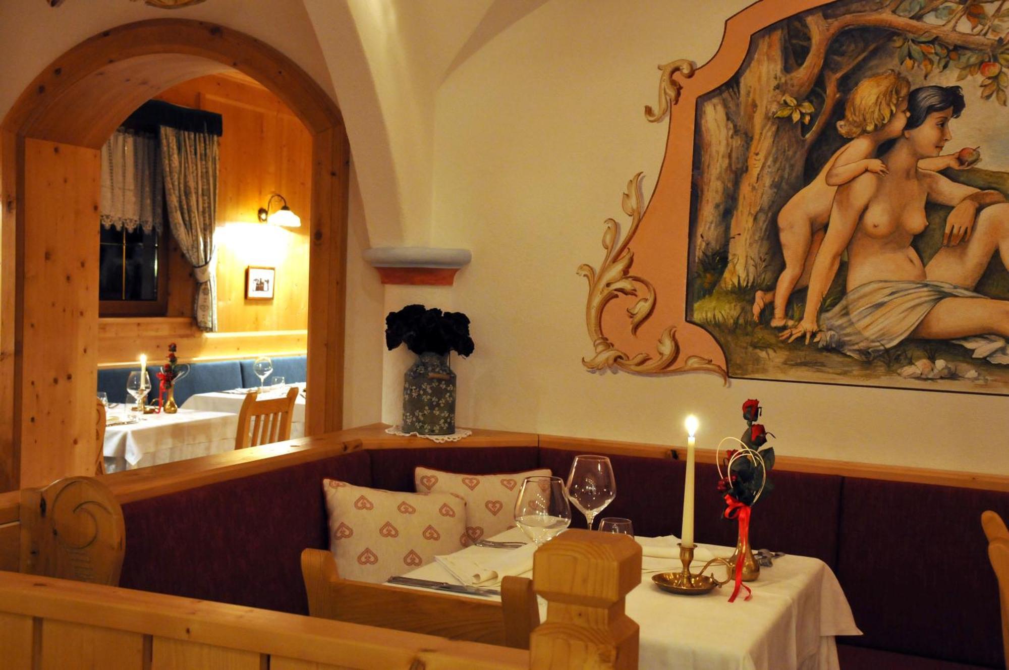 Hotel Valacia Pozza di Fassa Exterior foto