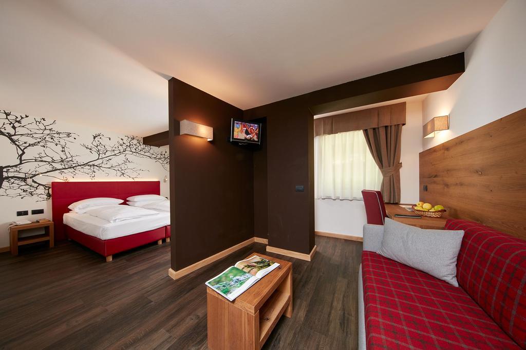 Hotel Valacia Pozza di Fassa Zimmer foto