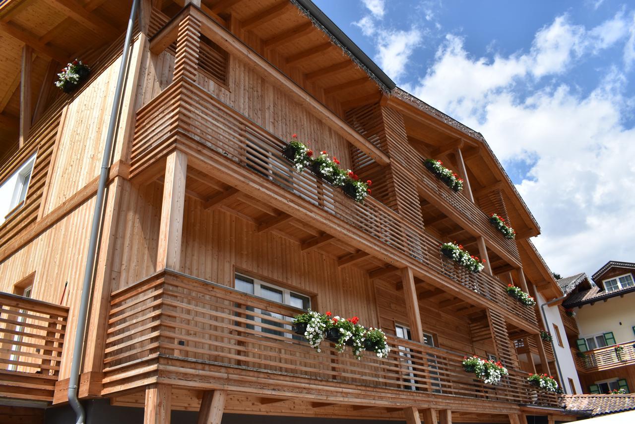Hotel Valacia Pozza di Fassa Exterior foto